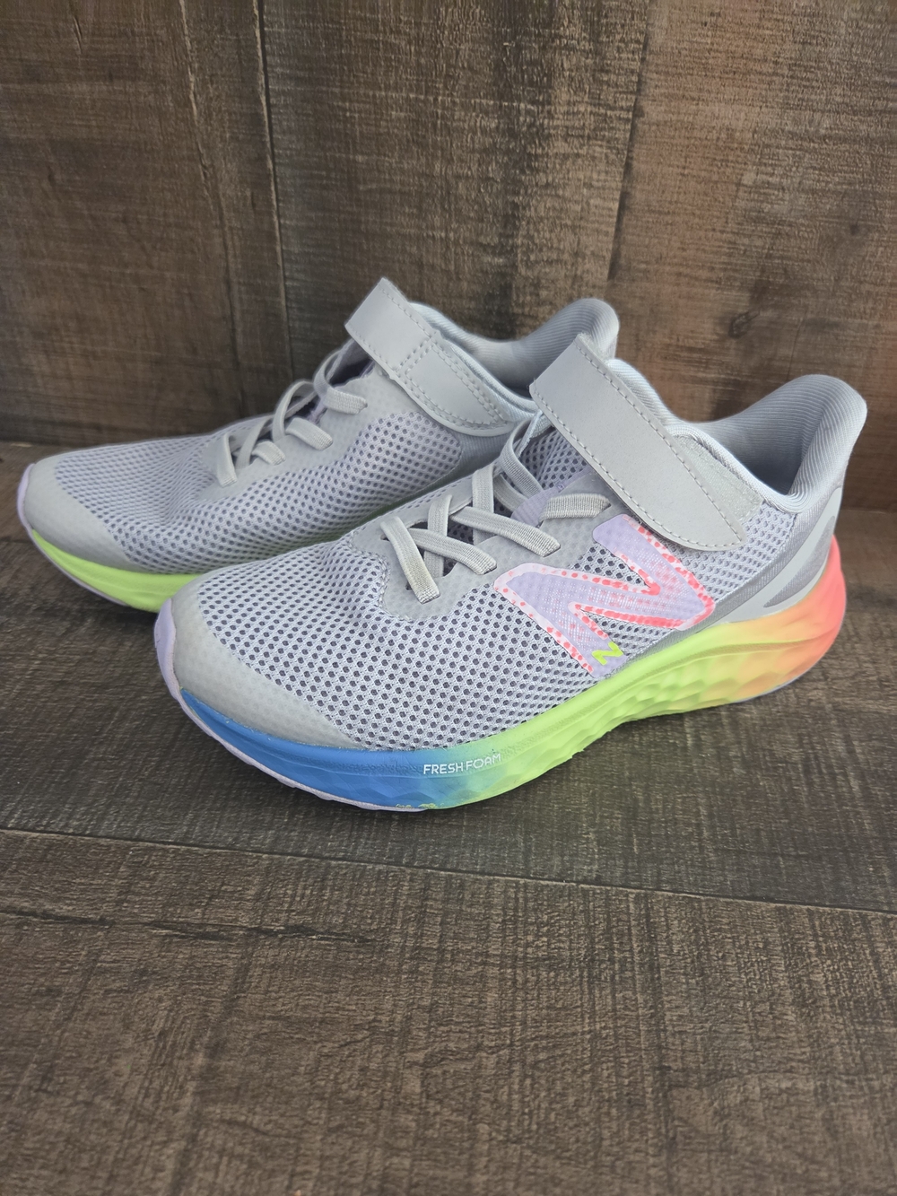 New Balance Kids Fresh Foam Arishi v4 Rainbow Sneakers Grey Shoes Size 13.5